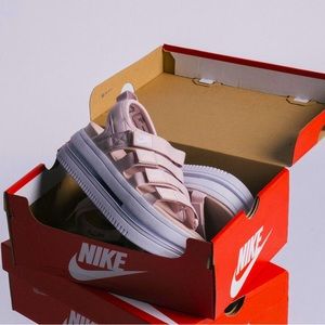 100% AUTHENTIC NIKE WMNS ICON CLASSIC SANDAL
BARELY ROSE/WHITE-PINK OXFORD sz 7